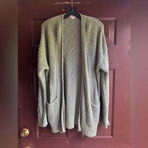 Mossimo Supply Company Green Sweater Size Large 
Cute Crosses in the sleeves